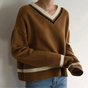 ⛔️Sold⛔️V-neck sweater